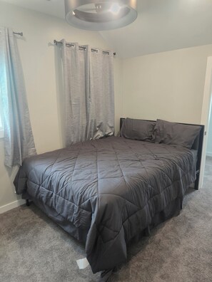 3 bedrooms, WiFi, bed sheets -  Life on the River  a 3-bedroom house with AC  and a great view of the river. (Algonac)