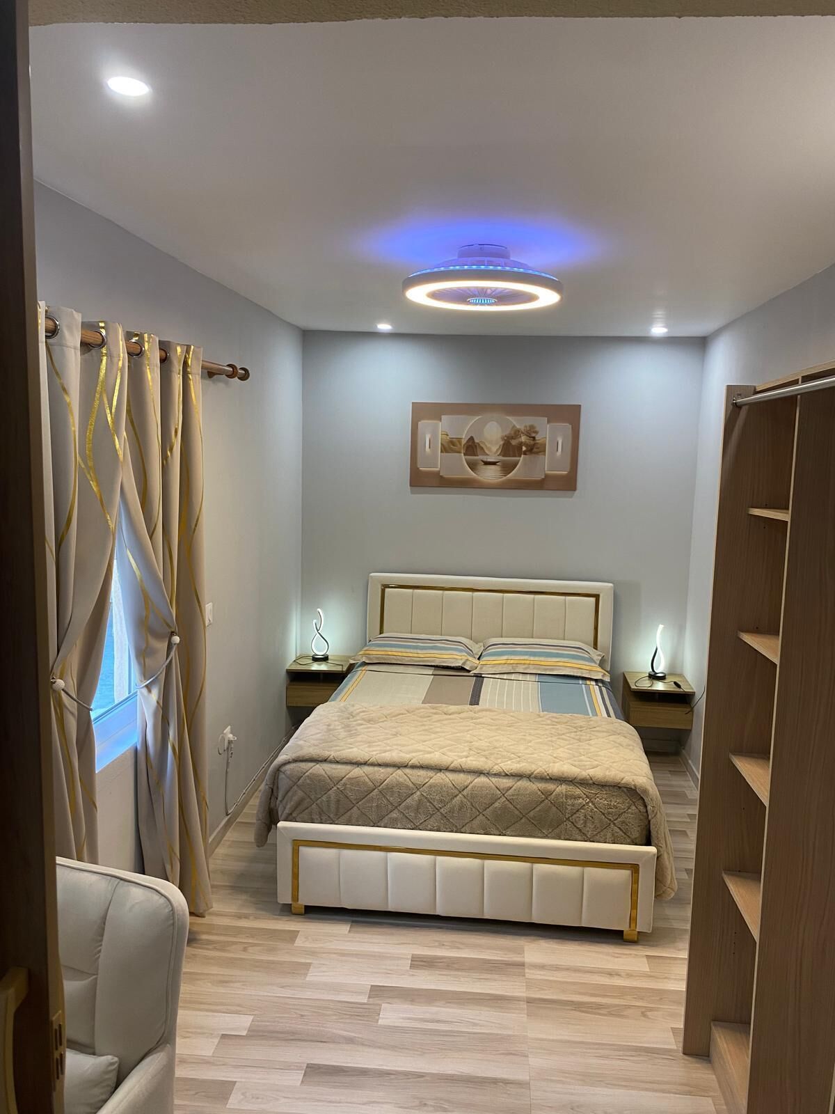 1 habitación, tabla de planchar con plancha, wifi y ropa de cama 