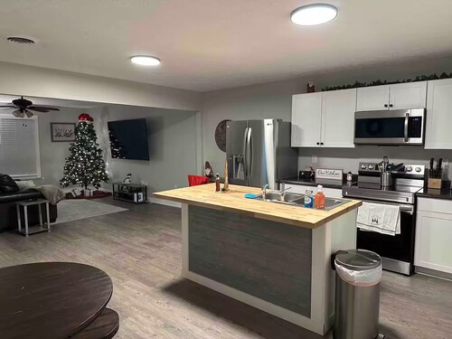 Lawrence Oaks Residence- Welcoming 2-bedroom house in Murfreesboro