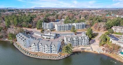 Cozy Haven-A 2 story Condo by Lake Delton