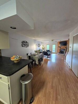 Dining - Spacious 2-Story Condo by the Lake (Wisconsin Dells)