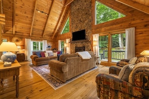 TV, books - Highlands Cabin Retreat w Deck & Fire Pit! (Cullowhee)