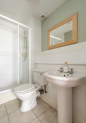 Bathroom - Elegant New Town festival living with two bedrooms, two bathrooms, parking and stylish interiors. (Edinburgh)