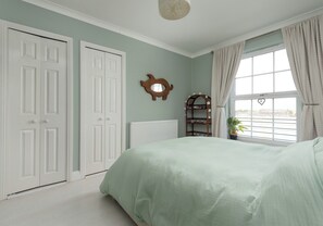 Room - Elegant New Town festival living with two bedrooms, two bathrooms, parking and stylish interiors. (Edinburgh)
