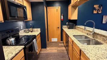 Coffee/tea maker, fridge, microwave, oven