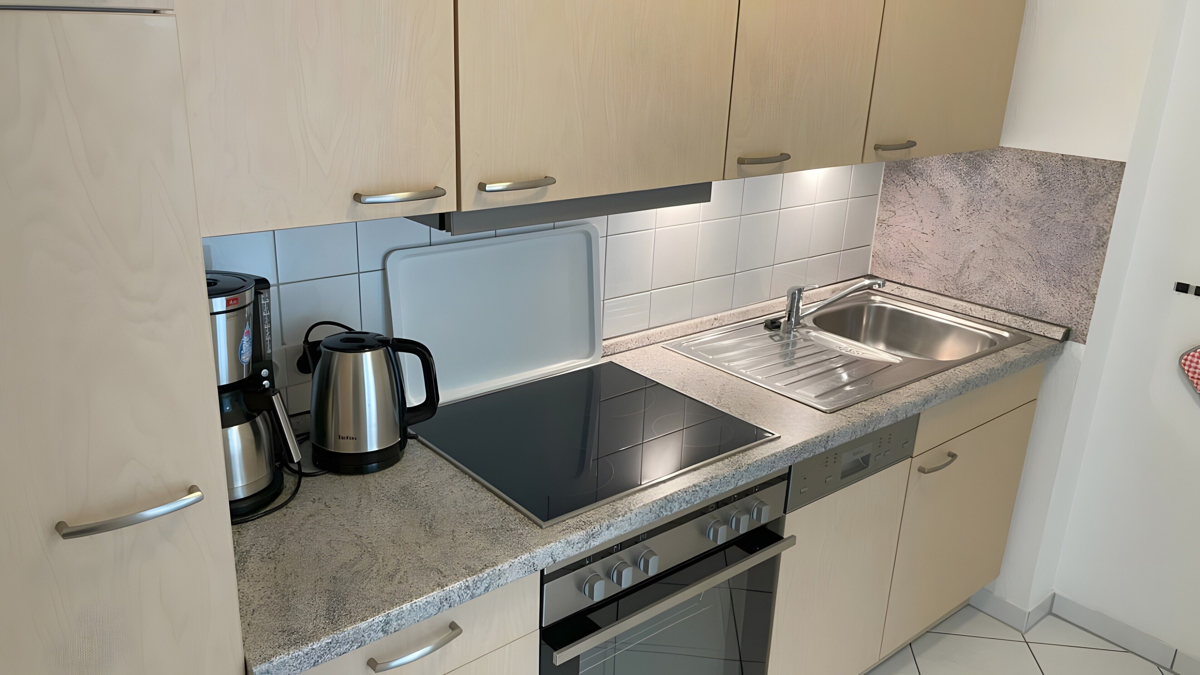Macchina per tè/caffè, frigorifero, microonde, forno