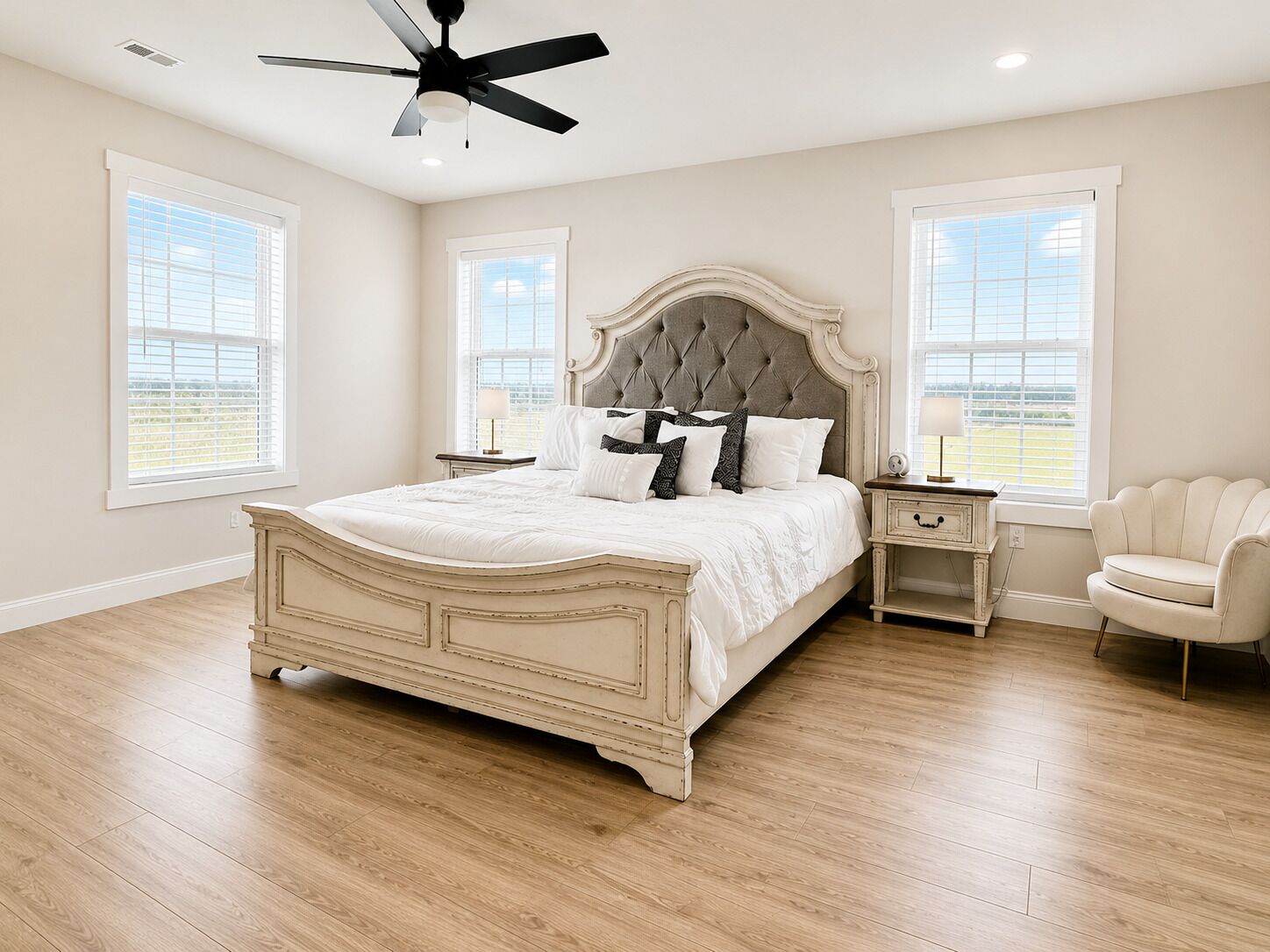 5 bedrooms, iron/ironing board, WiFi, bed sheets