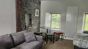 Living area - The Hedgerow Kilshanny (Kilshanny)