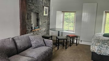 Comfort Suite, Garden View | Living area