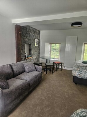 Living area - The Hedgerow Kilshanny (Kilshanny)