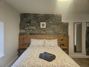 Free WiFi - The Hedgerow Kilshanny (Kilshanny)