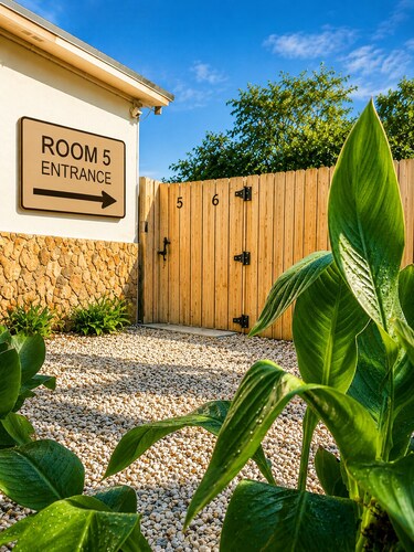Design District suite with free parking, centrally located.