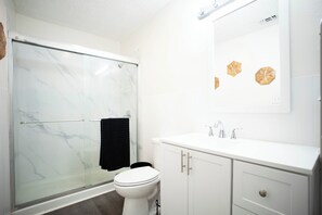 Bathroom - Lovely 3-bedroom house with AC in San Antonio  Lackland Area (San Antonio)