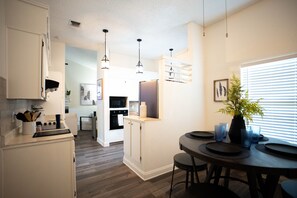 Dining - Lovely 3-bedroom house with AC in San Antonio  Lackland Area (San Antonio)