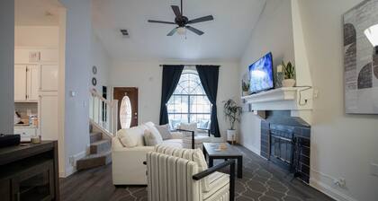 Lovely 3-bedroom house with AC in San Antonio Lackland Area