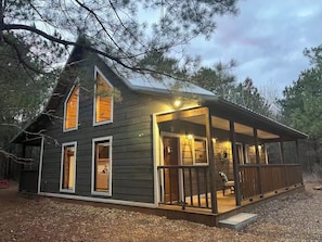 Exterior - Cozy Family Getaway •1BR + Loft • Hot Tub (Broken Bow)