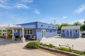 Exterior - Modern 2BR with Pool & Near Phoenix Raceway (Avondale)