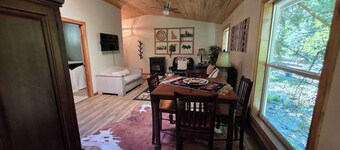 Walking distance to Selway River. Fishing, hiking, rafting, hunting, relaxation.