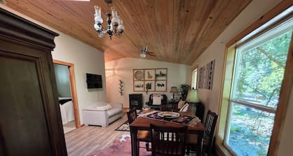 Walking distance to Selway River. Fishing, hiking, rafting, hunting, relaxation.