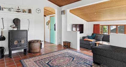 Fjord views and holiday comfort by the water