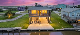 Canalfront Fishing Cottage | Sleeps 8 | Holiday Beach | Rockport