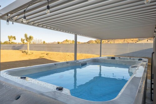 Sun & Rally Retreat | Dual Swim Spa | Pickleball