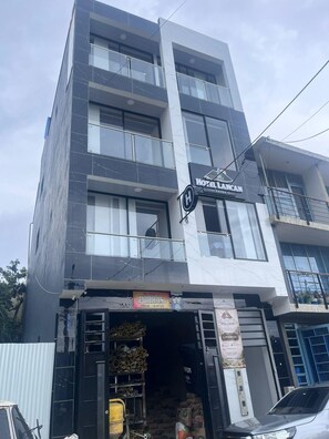 Front of property - Hotel Lancan  (Pauna)