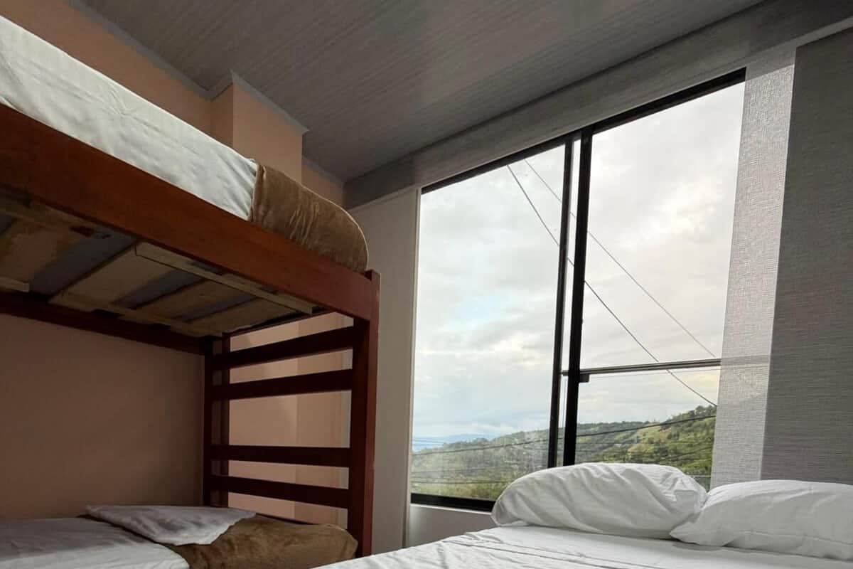 Suite superior, vista a la montaña | Wifi gratis y ropa de cama 