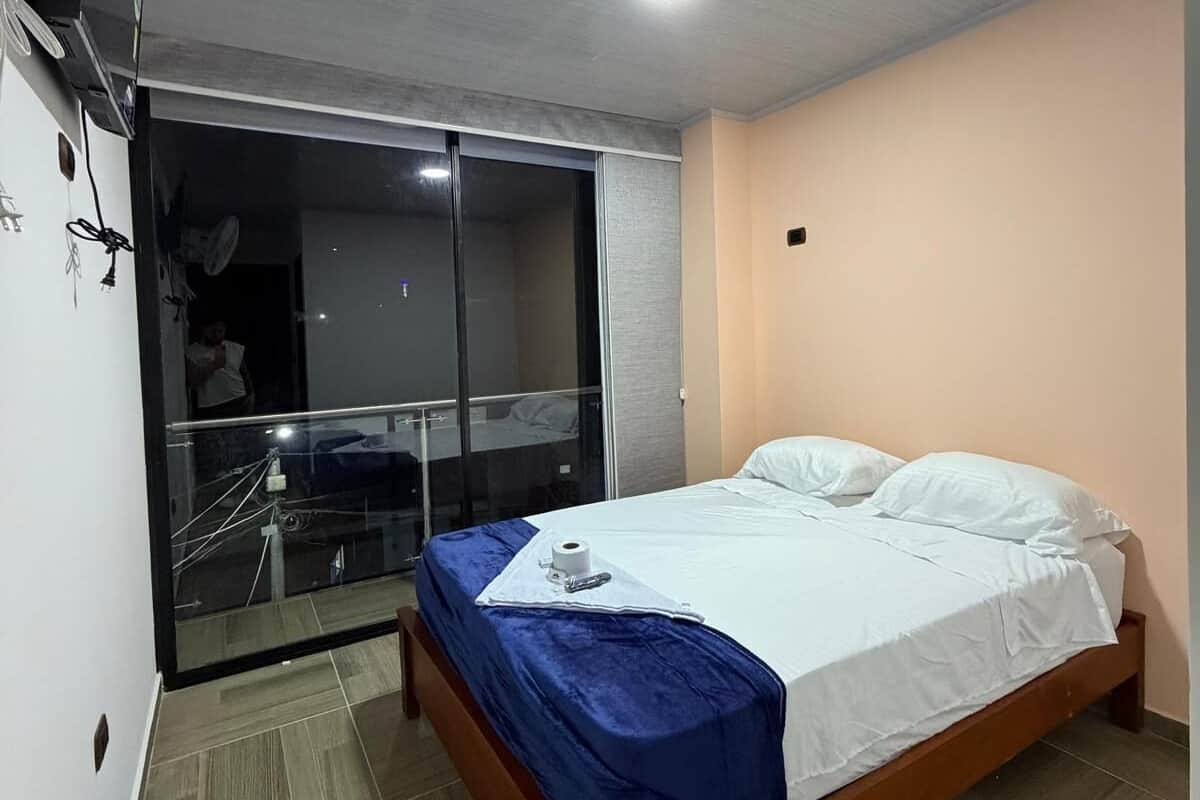 Suite romántica, balcón, vista a la montaña | Wifi gratis y ropa de cama 