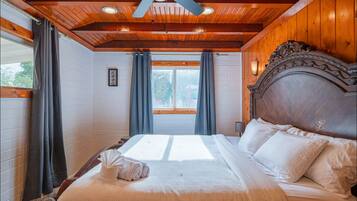 5 bedrooms, desk, iron/ironing board, free WiFi