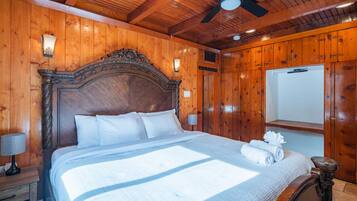 5 bedrooms, desk, iron/ironing board, free WiFi