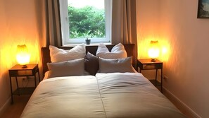 Tabla de planchar con plancha, wifi y ropa de cama 