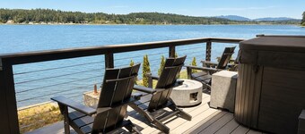 Selah Shores @ Hood Canal- Luxury Waterfront w/ Hot Tub