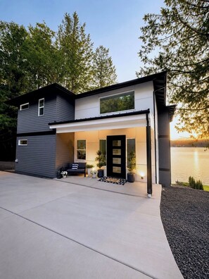 Exterior - Selah Shores @ Hood Canal- Luxury Waterfront w/ Hot Tub (Belfair)
