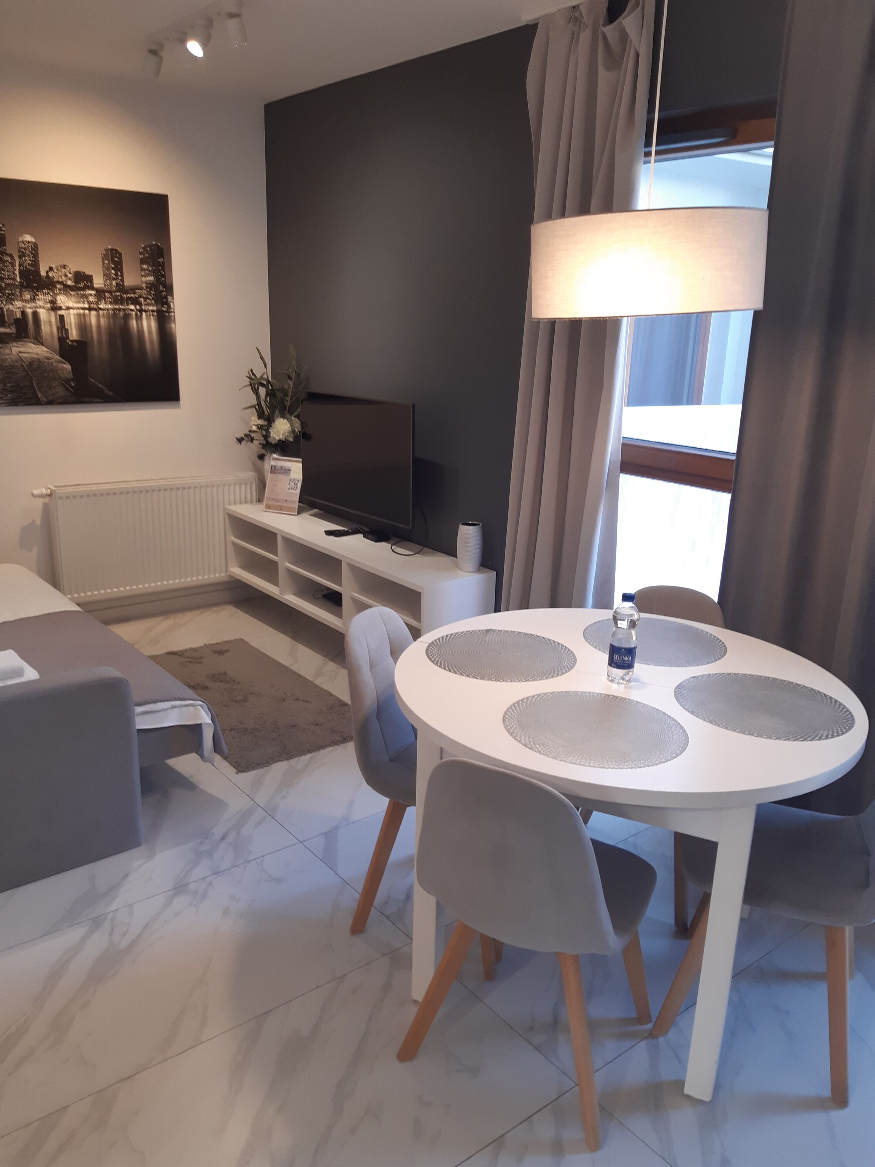 Comfort Apartment, Patio, City View | Dining