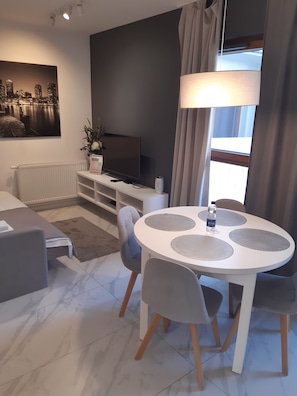 Comfort Apartment, Patio, City View | Dining - Golden Stay (Wrocław)