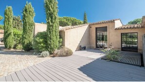 Unclassified image, 2 of 6, button - Villa Tahiti (Ramatuelle)