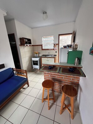 Interior - One-bedroom house one block from Jacaraipe beach. (Serra)