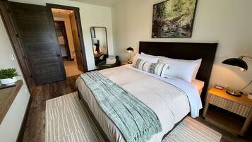 Desk, travel crib, WiFi, bed sheets