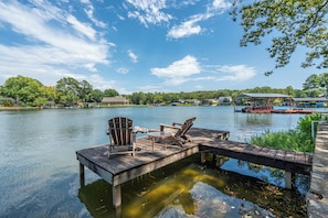 A wooden dock extending into a calm lake with a clear sky above. - Luxury Log Cabin on Lake- Sleeps 14 with private boat dock & ramp (Hot Springs)