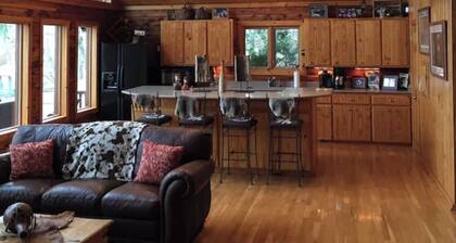 Beach Haven Hideaway- Luxury Log Cabin on Lake- Sleeps 12 with boat dock & ramp