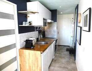 Kühlschrank, Geschirrspüler, Toaster, Kochgeschirr/Geschirr/Besteck