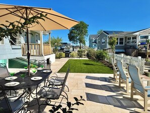 Outdoor dining - Sunset Lagoon Retreat-Waterfront views & kayak (Tuckerton)