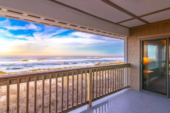 Property grounds - 5731 - The Sandbar Wake to ocean views! 3BR condo with pool, elevator & beach access. (Nags Head)