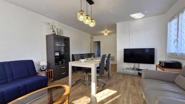 Living area - Vaux-sur-Mer - FULLY RENOVATED APARTMENT - GROUND FLOOR - CHANTE ALOUETTE RESIDENCE (VAUX SUR MER)