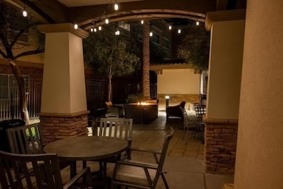 Accessible Queen Studio w/ Free Breakfast & Pool