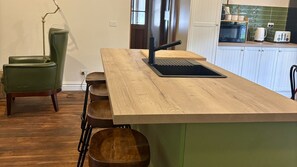 Private kitchen - Jam Cottage Tolmie - Sleeps 8 (Tolmie)