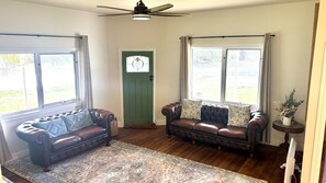 Living area - Jam Cottage Tolmie - Sleeps 8 (Tolmie)