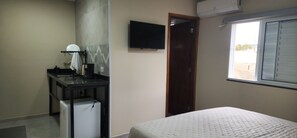1 bedroom, WiFi, bed sheets - Cozy guesthouse close to the city center, wineries, and restaurants. (Espírito Santo do Pinhal)