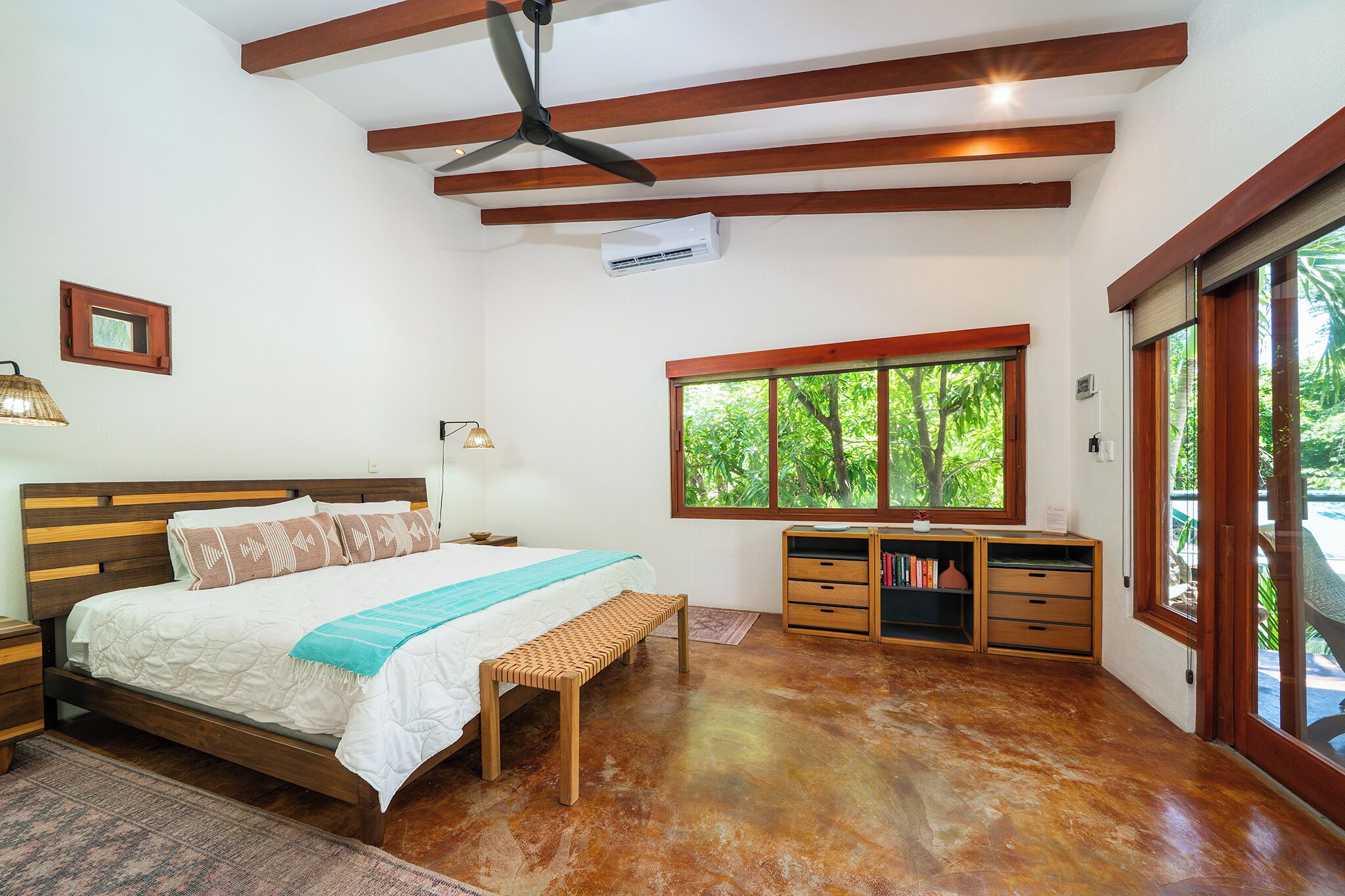 3 bedrooms, internet, bed sheets